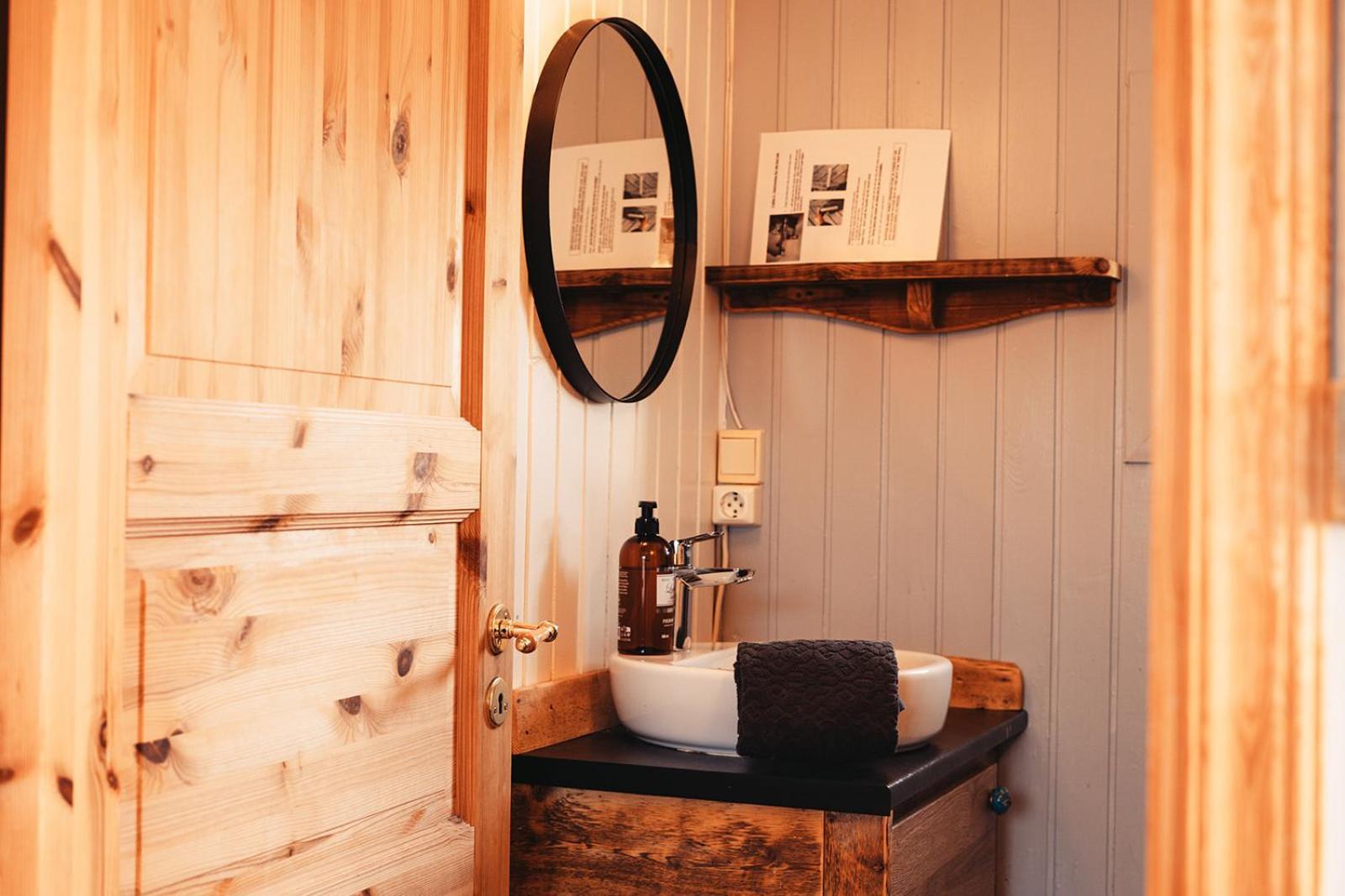 Ocean Break Cabins Sandgerði Eksteriør bilde